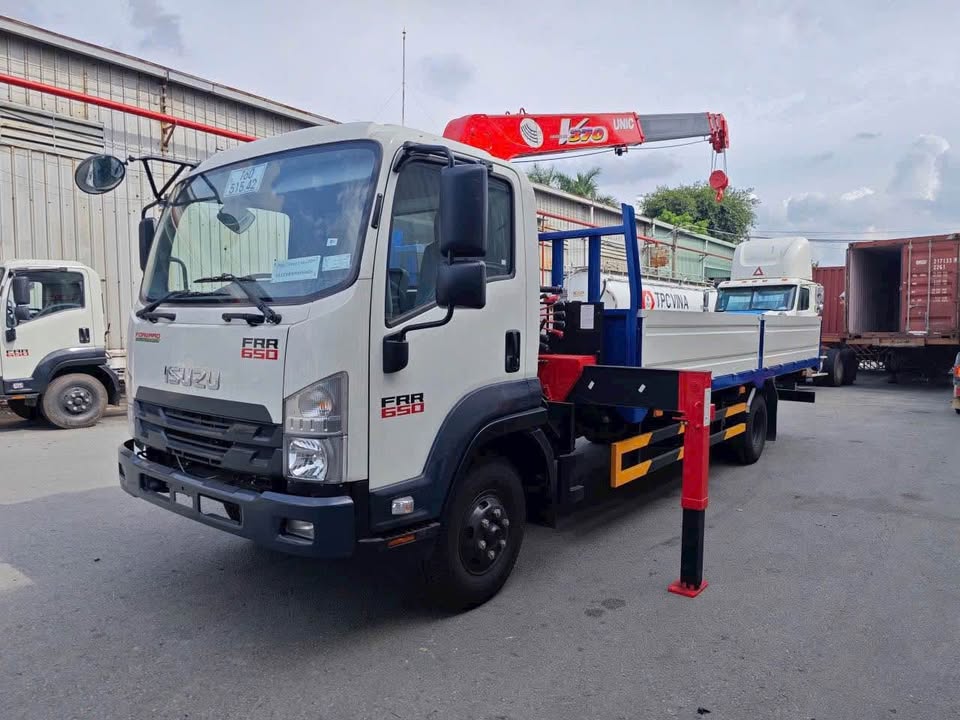 Xe Tải Isuzu Gắn Cẩu 