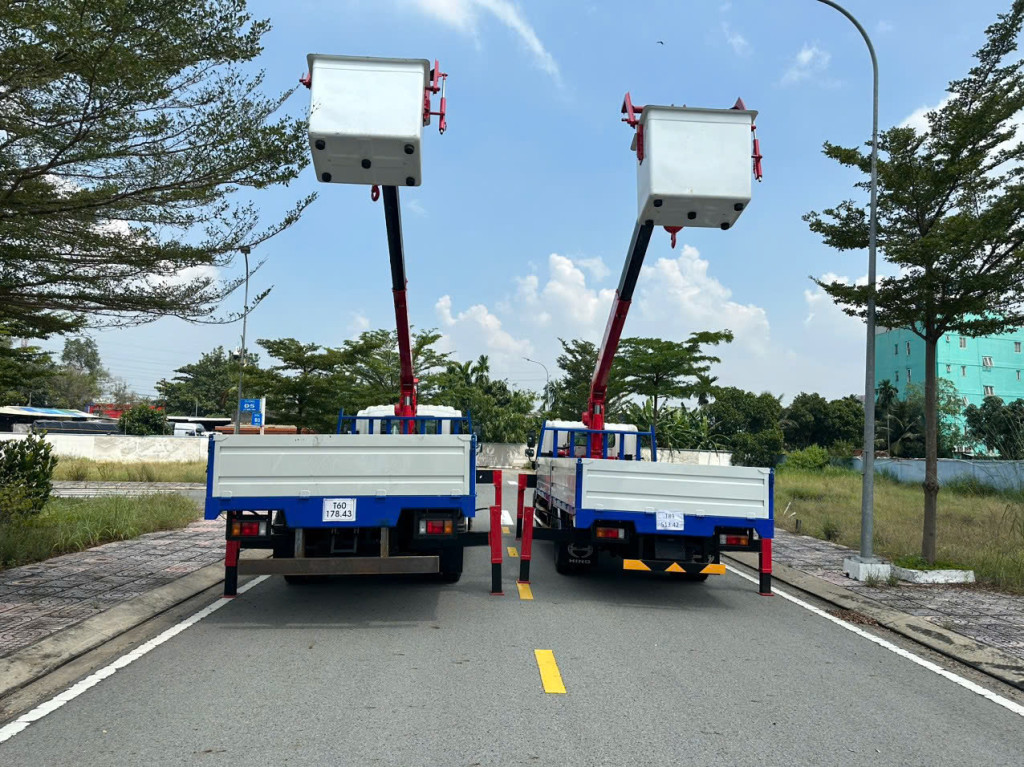 Giỏ nâng người làm việc trên cao