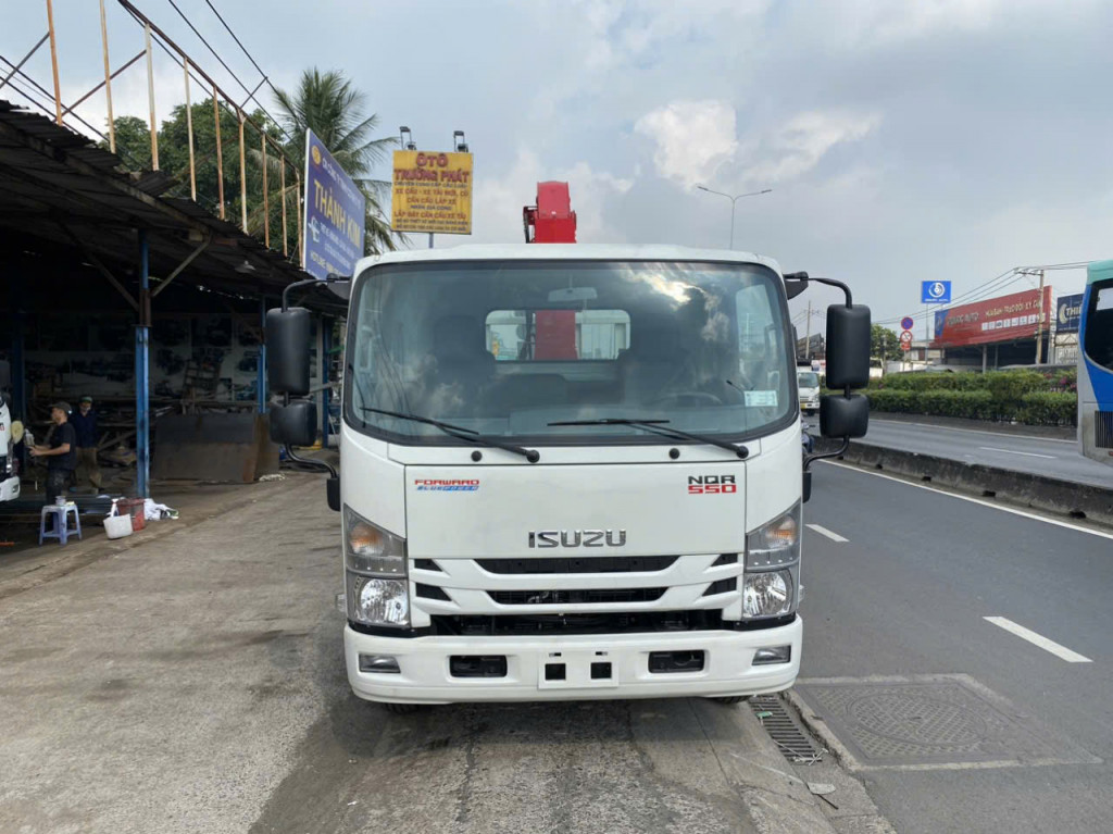 Xe cẩu Isuzu NQR75ME4 4.5 tấn 