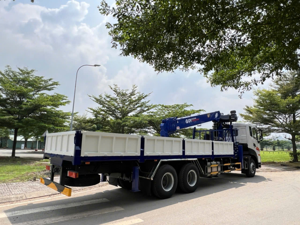 Xe Cẩu Dongfeng KL270 3 chân 10 tấn