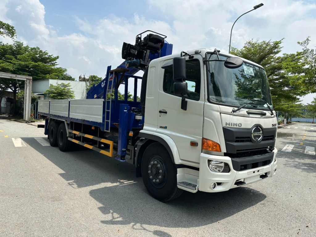 XE CẨU HINO 10 TẤN 