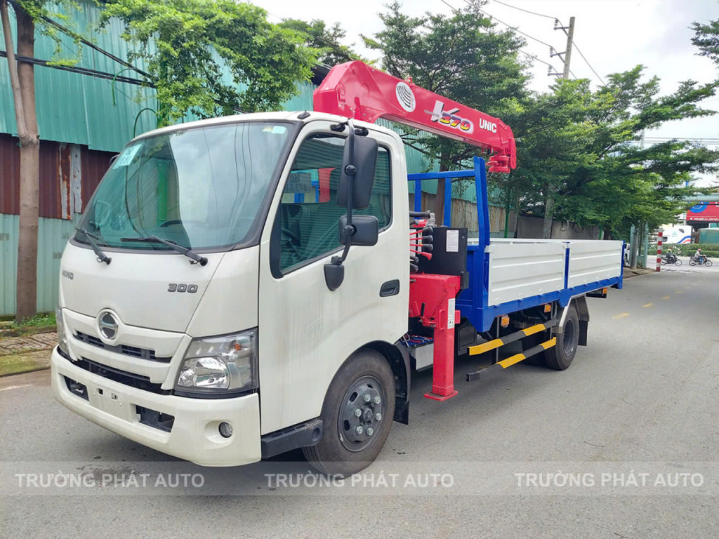 Xe cẩu Hino XZU720 2.5 tấn mới 