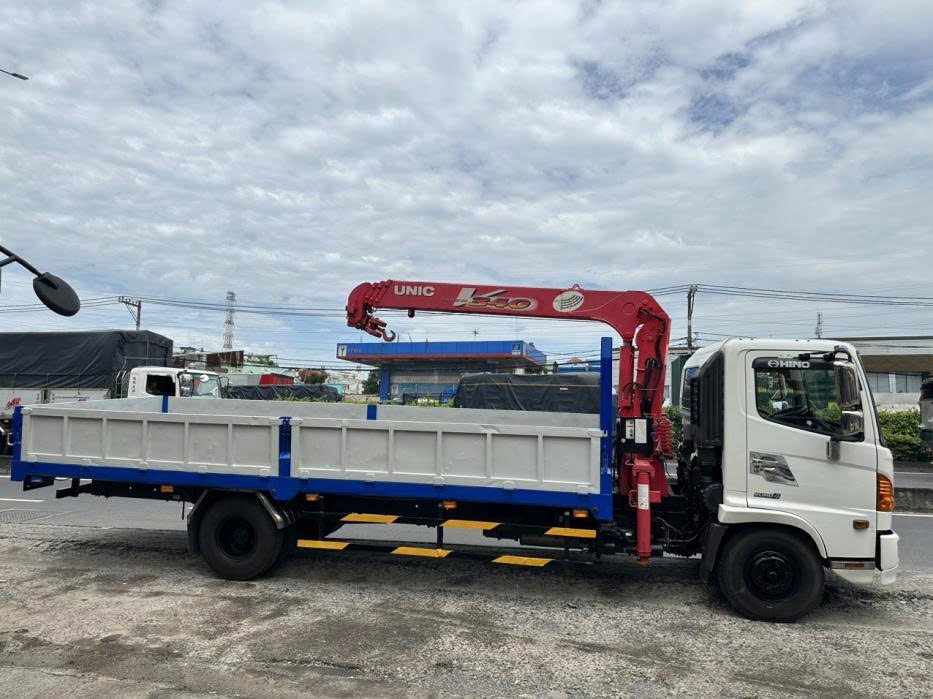 Xe cẩu Hino FC 5 Tấn Thùng Dài 6 Mét