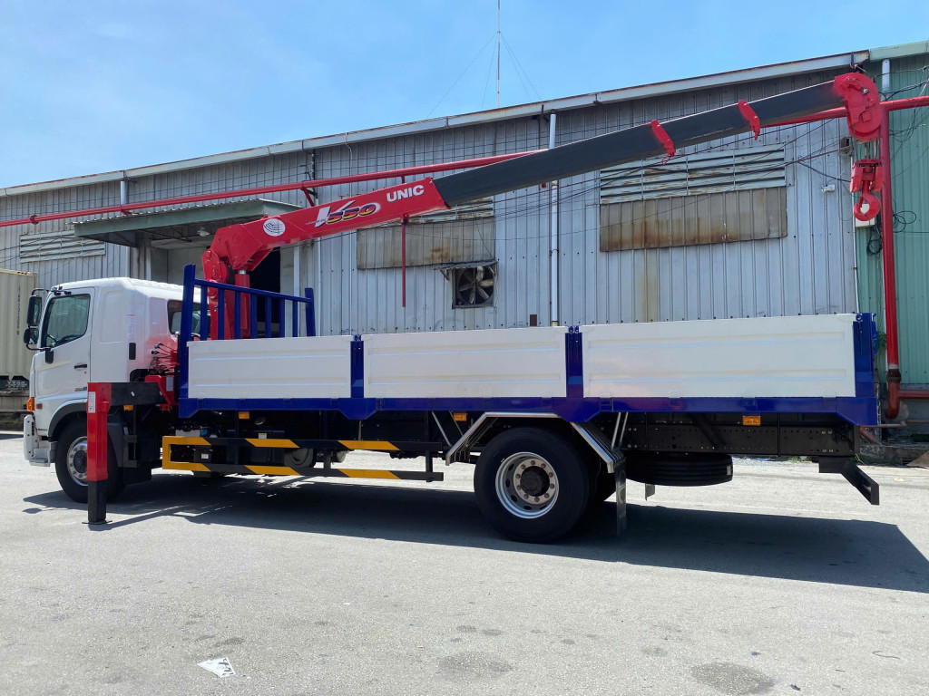Cẩu Unic V550