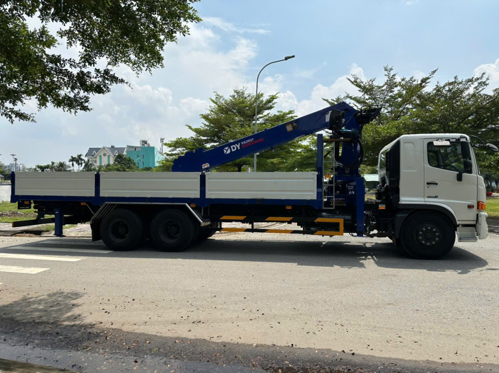 Xe Cẩu Hino FM Mẩu Euro5 15 Tấn
