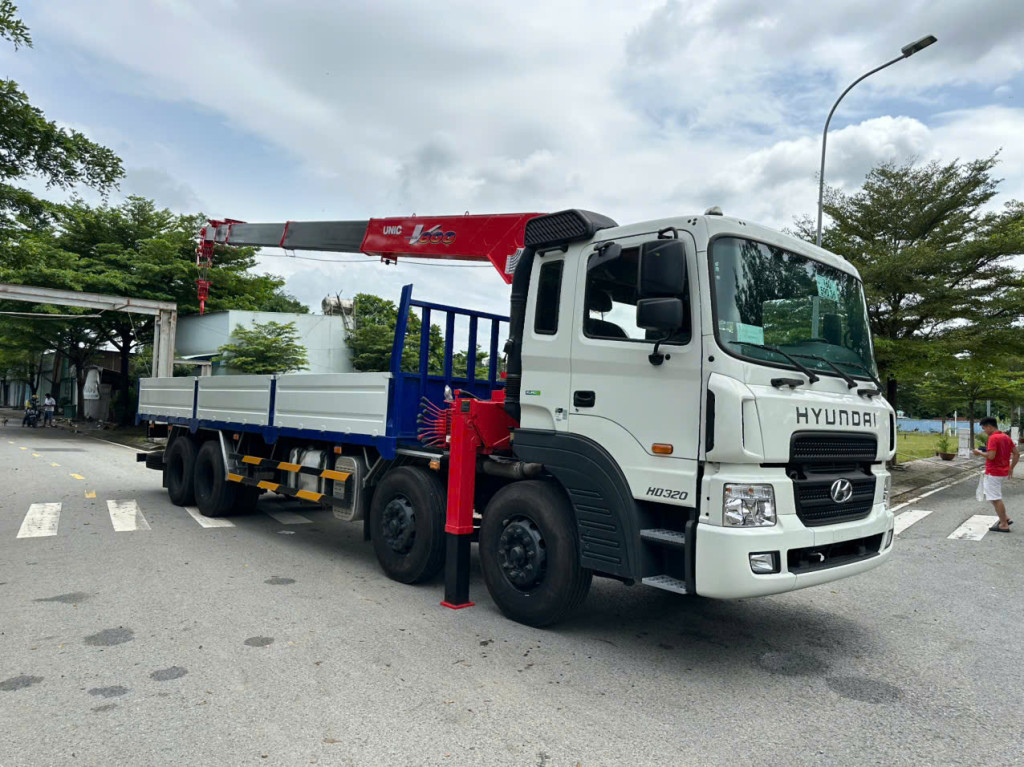 XE CẨU HYUNDAI 10 TẤN 