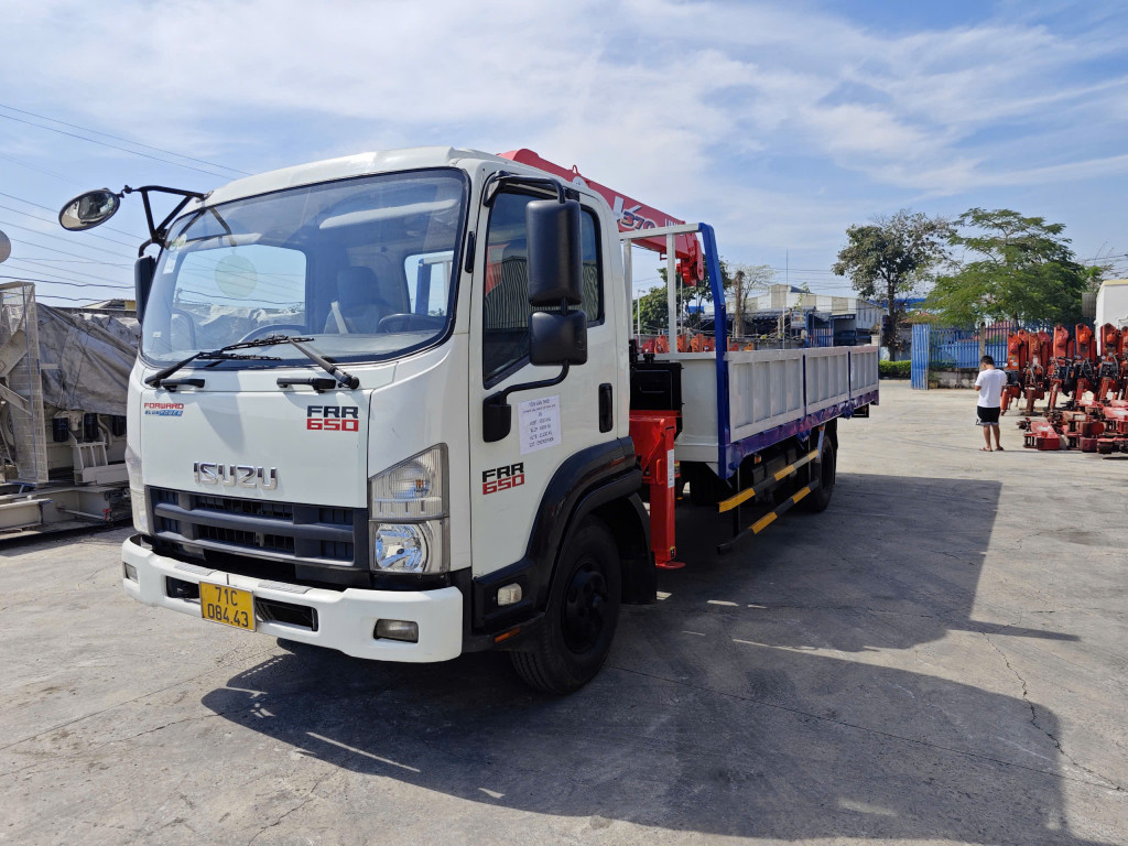 Xe cẩu Isuzu 5 tấn cũ 