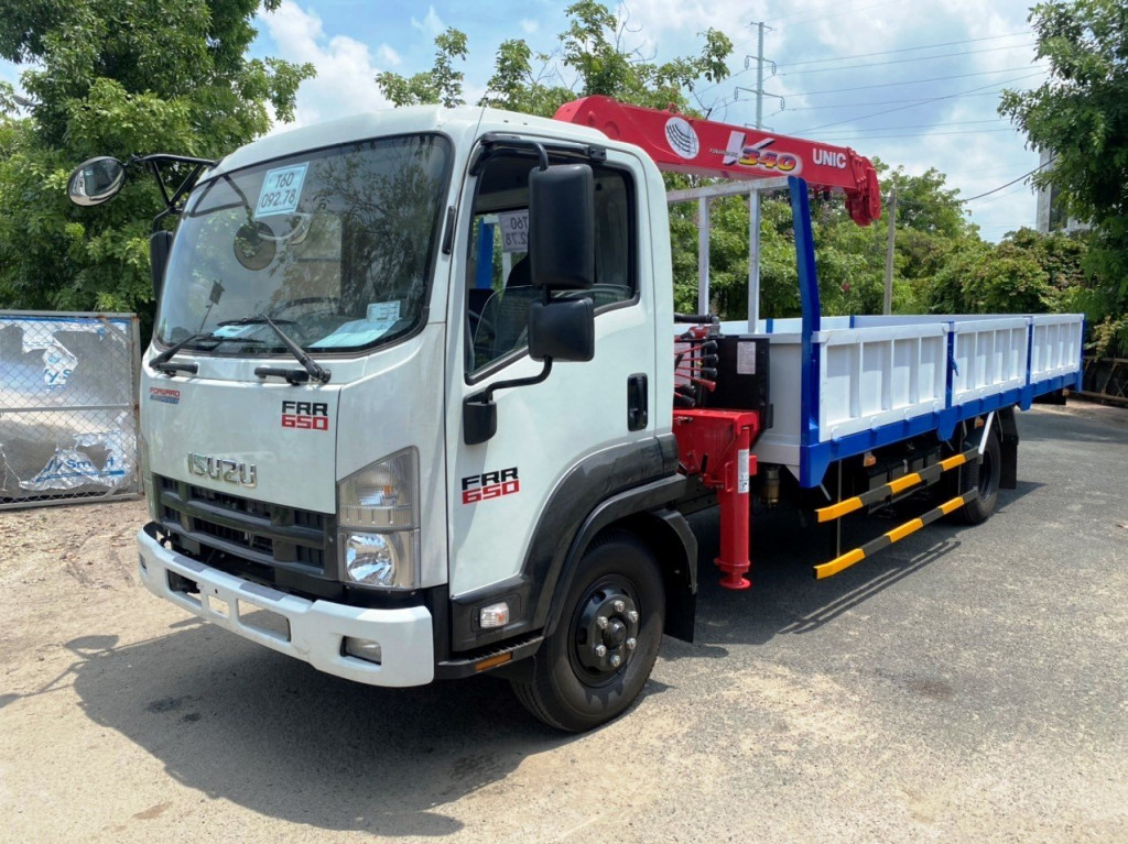 Xe cẩu Isuzu 5 tấn mới 