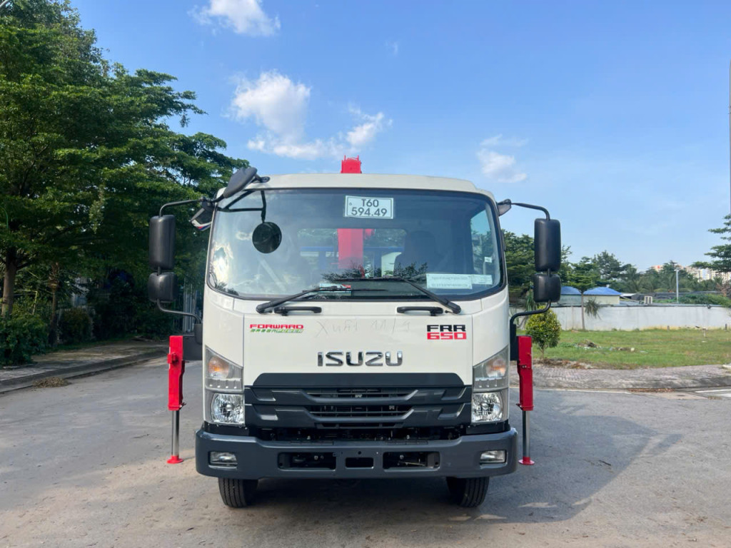 Xe cẩu Isuzu FRR90NE5 5 tấn gắn cẩu Unic V340
