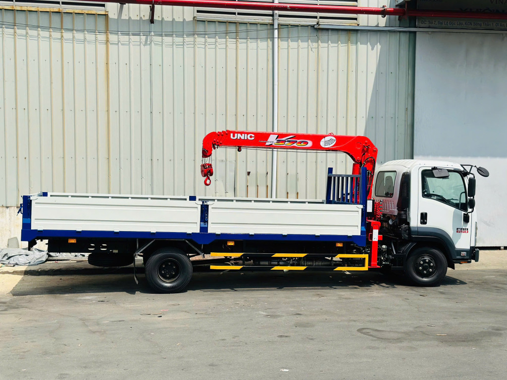 Xe cẩu Isuzu FRR90QE5 5 tấn 