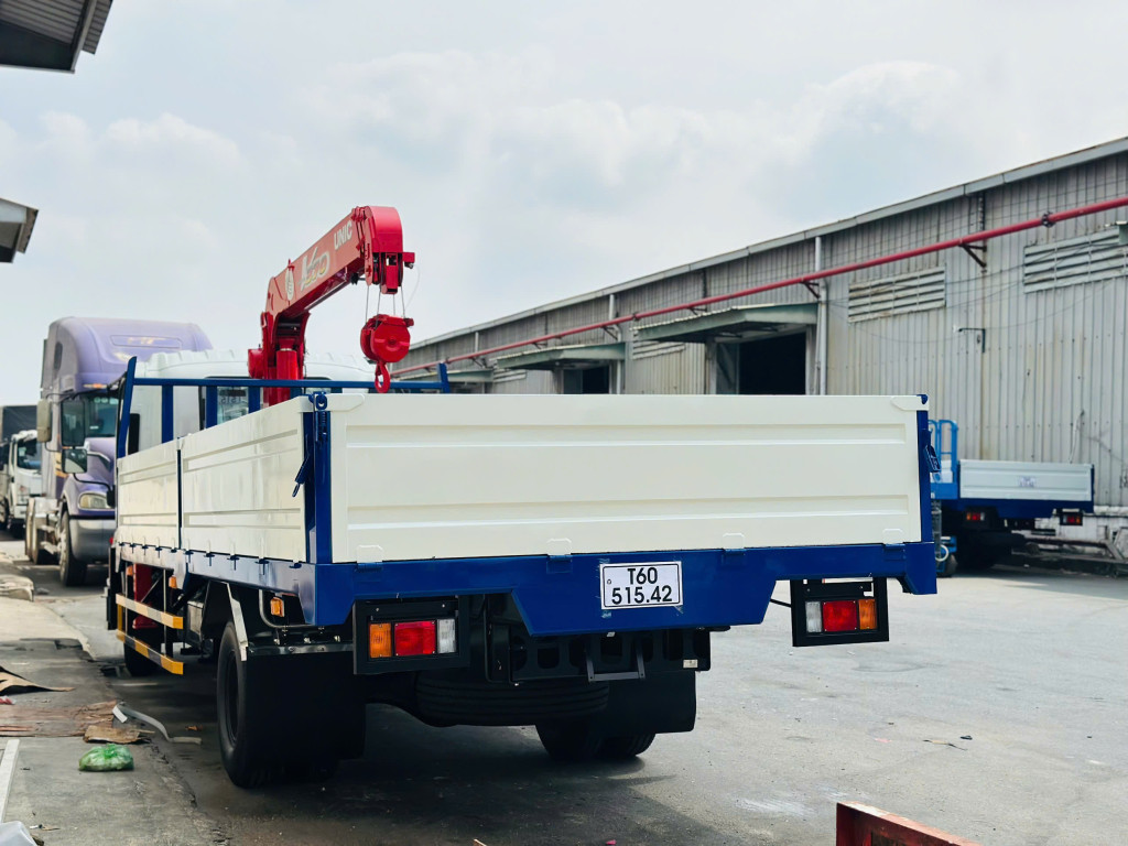 Xe cẩu Isuzu FRR90QE5 5 tấn 