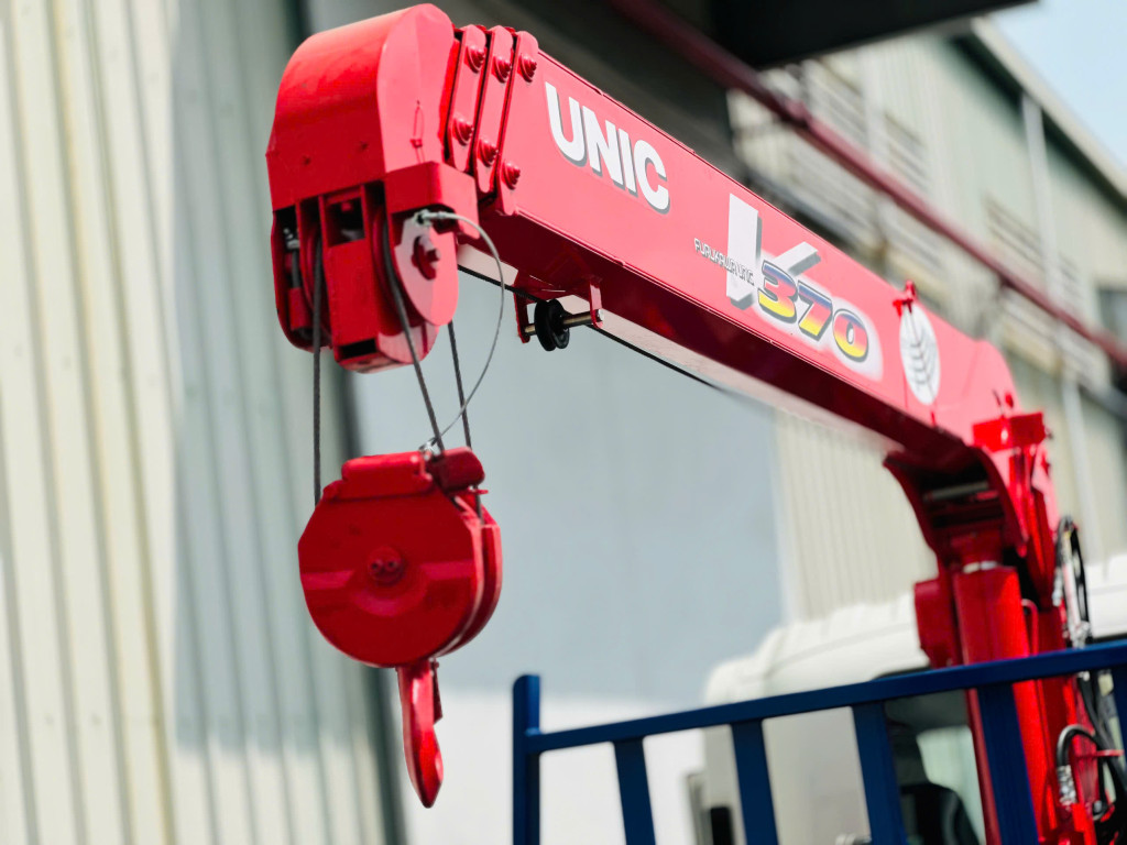 Xe cẩu Isuzu FRR90QE5 5 tấn 