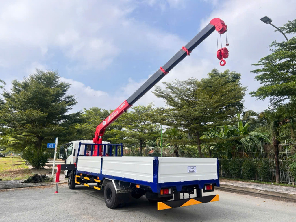 XE CẨU ISUZU NPR350 2.5 TẤN