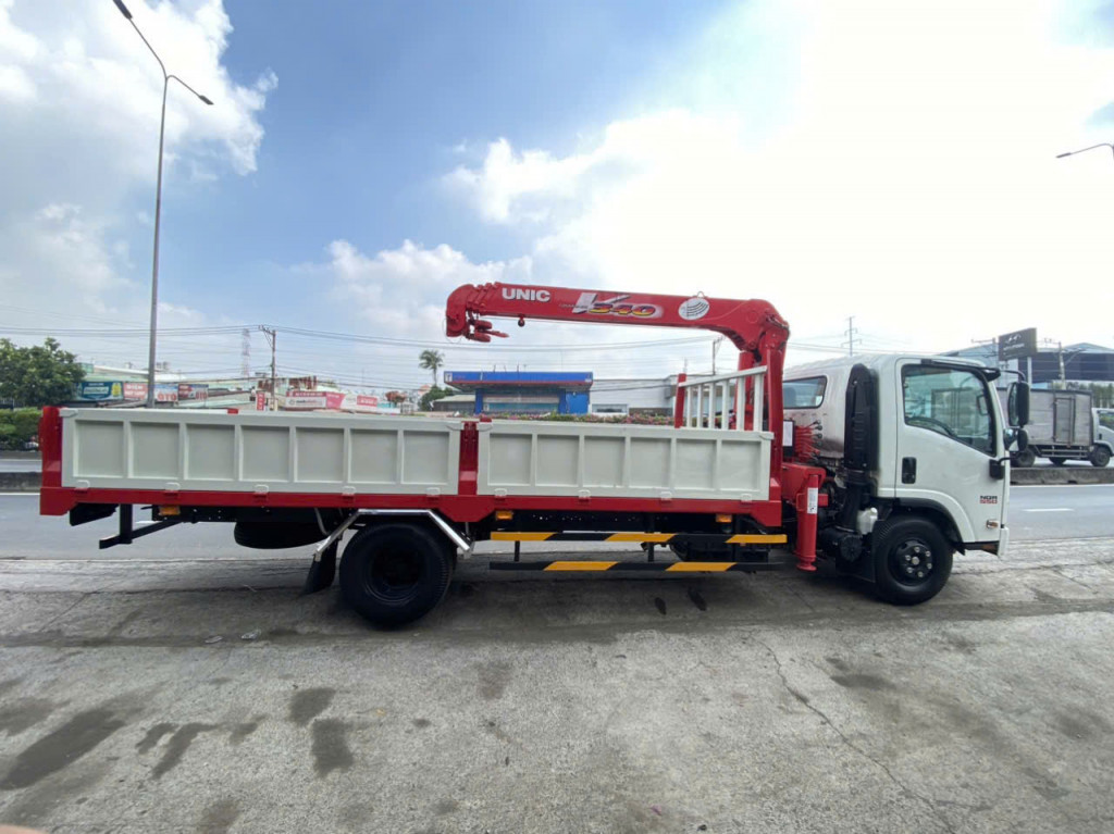 Xe cẩu Isuzu NQR75ME4 4.5 tấn 