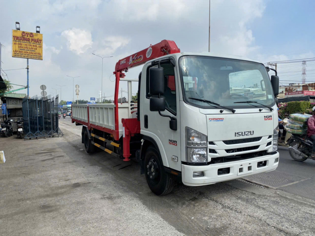 Xe cẩu Isuzu NQR75ME4 4.5 tấn 