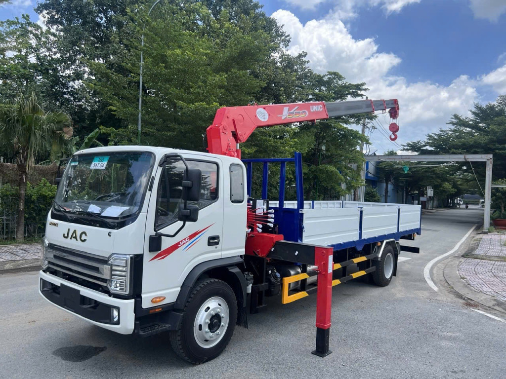 Xe Tải Jac Gắn Cẩu 